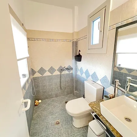 Akrolithos Apartament *